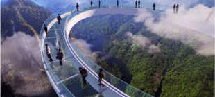 Китай строит самый длинный стеклянный мост в мире